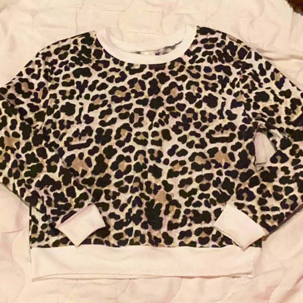 Like new cheetah pullover